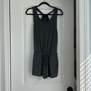 Adjustable grey roper with cool back! Size S